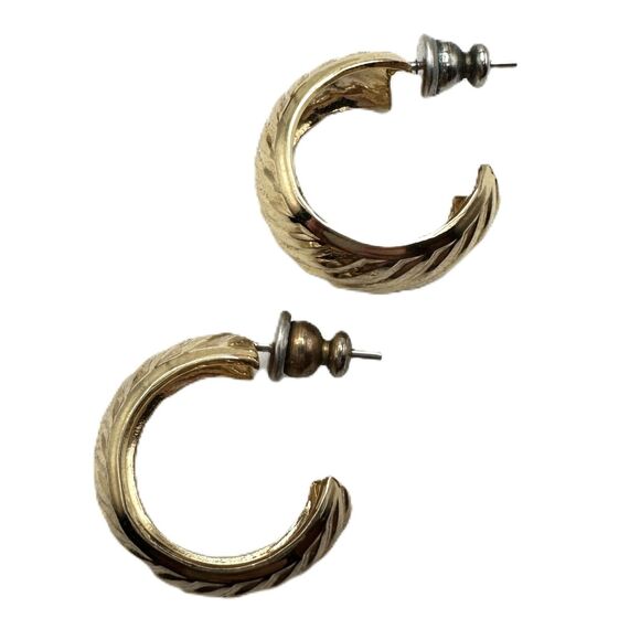 Vintage Bold Gold Hoops Chunky Huggie Twist Scalloped Design Costume Fashion - Picture 2 of 5